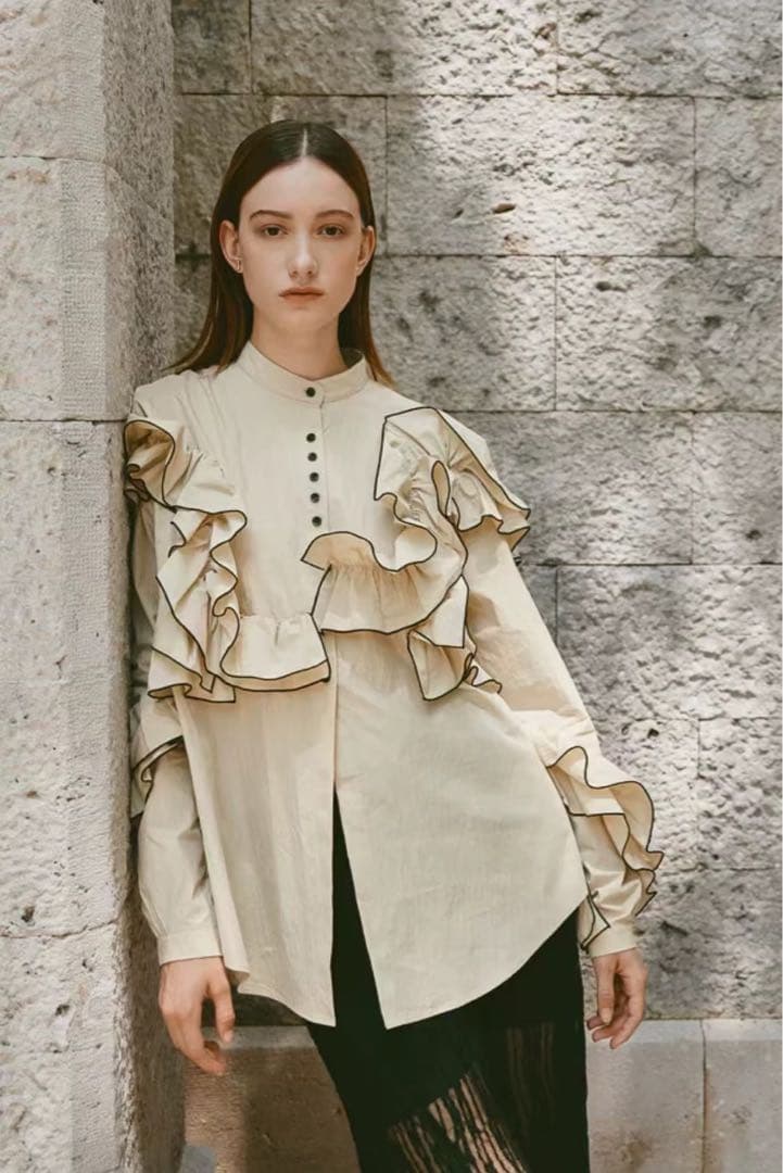 未使用　Eaphi FEELING FRILLS BLOUSE