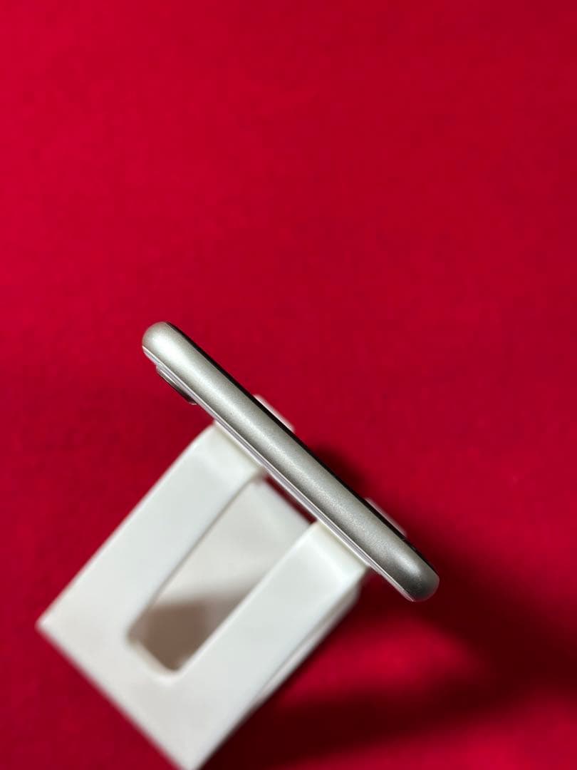 【0196】iPhone SE3第3世代スターライト 128GB simフリー