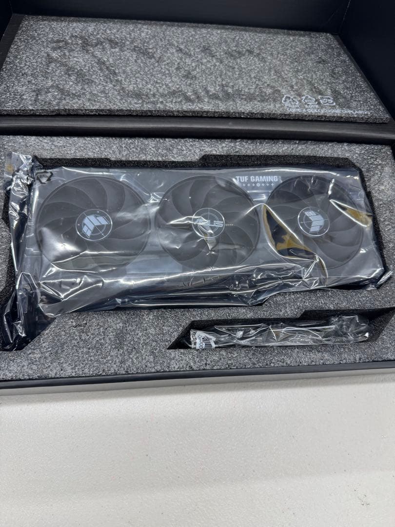 美品 ASUS TUF Gaming GeForce RTX 4060 Ti