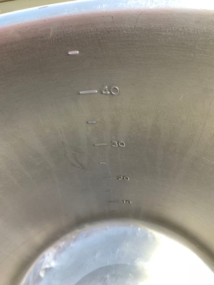 寸胴鍋【ステンレス製】 蓋付き 42cm外側　内側　計量目盛付き　取っ手付き