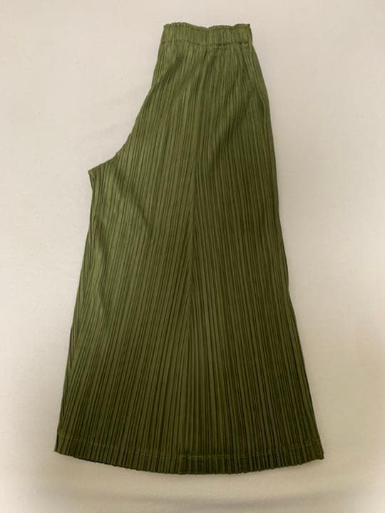 【PLEATSPLEASEISSEYMIYAKE】ワイドパンツ