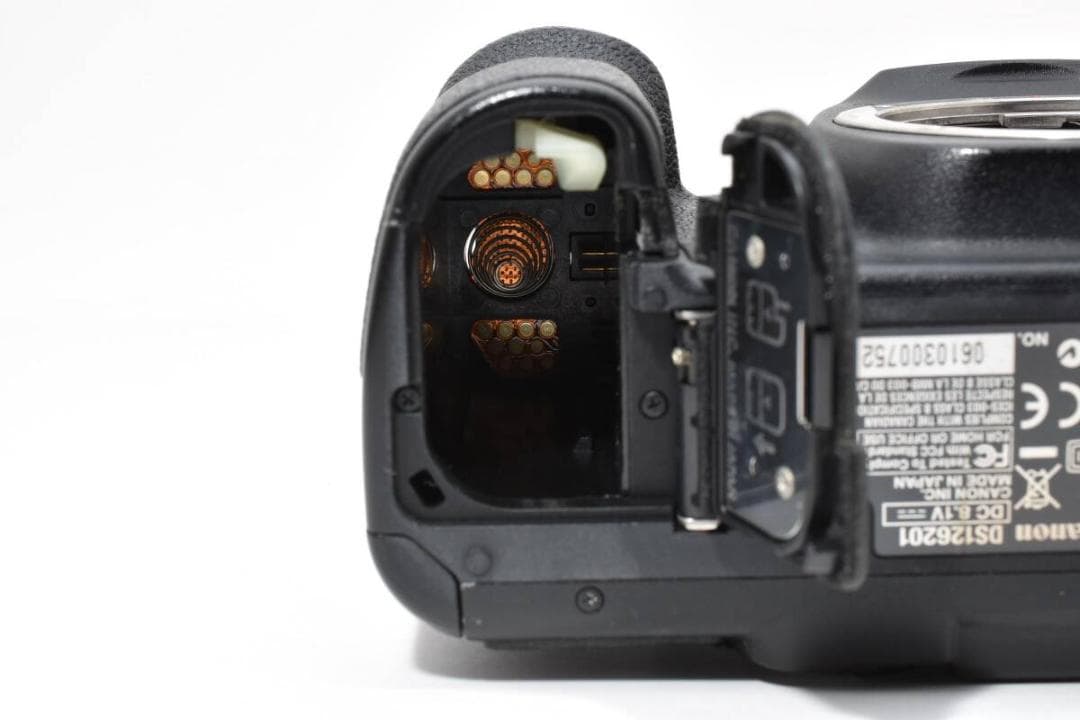 【ジャンク】Canon EOS 5D MarkII ボディ 通電確認済み