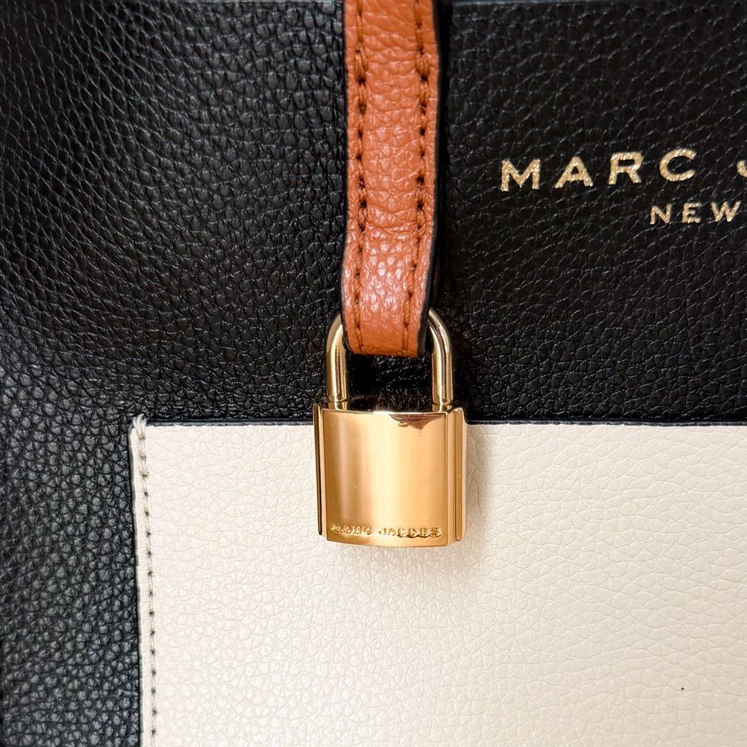 土日限定値下【美品】MARC JACOBS　ミニトートバッグ　ブラック×ベージュ