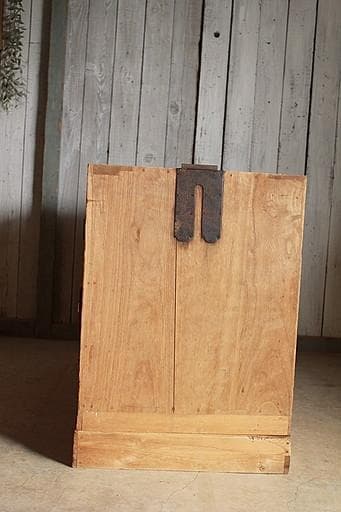 古い木製の引き出し4杯　チェスト　桐箪笥　昭和レトロ　収納　古家具　古民家