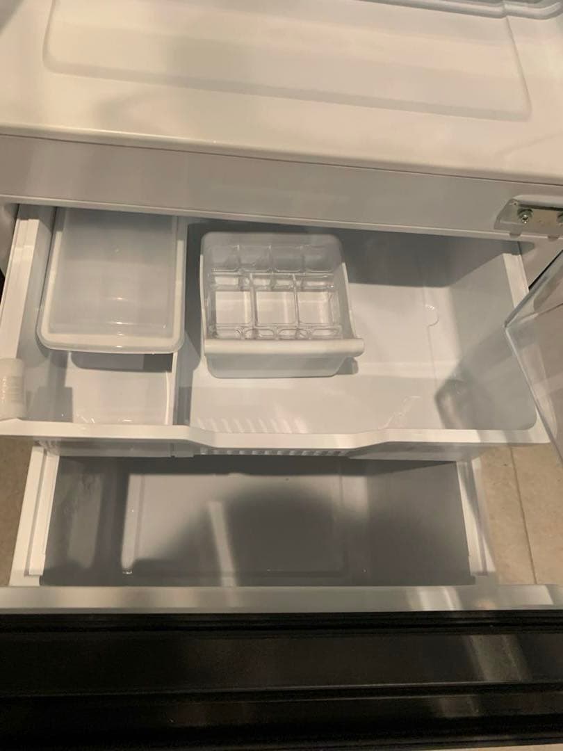 極美品Hisense 冷蔵庫１６２Ｌ　ガラス2ドア2022年製