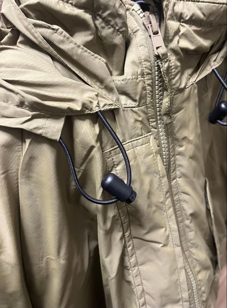 コヨーテカラー ダウンジャケット フード付き