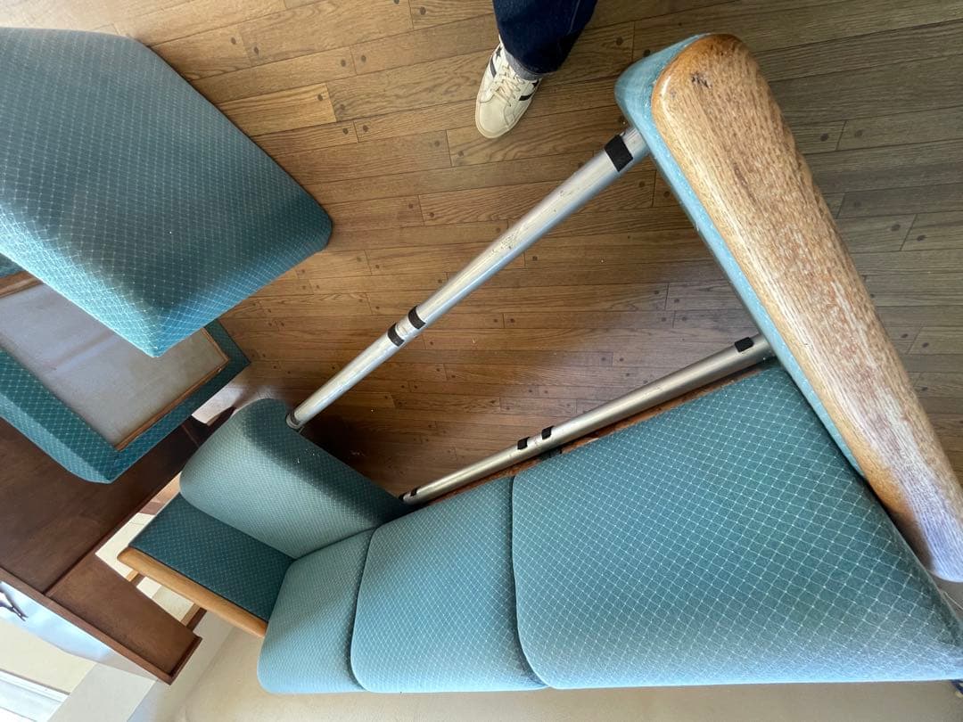 青い布張りの3人掛けソファ　送料込み