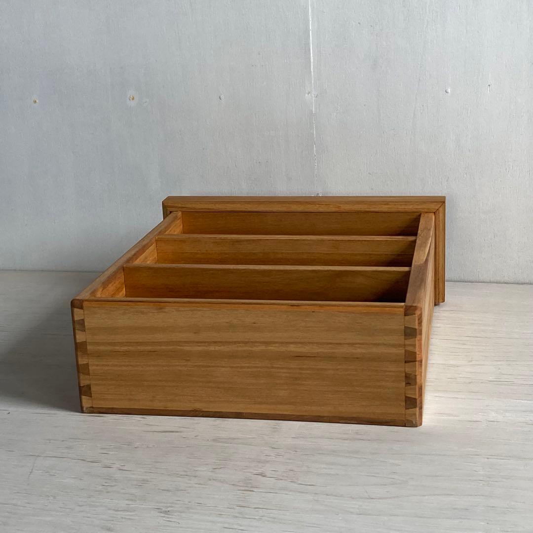 古い木製 壁掛け 飾り棚 オープンシェルフ カップ棚