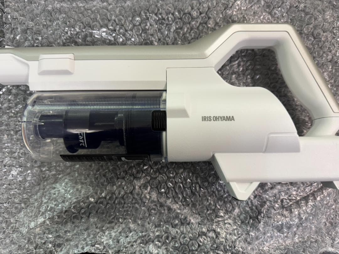 ①アイリスオーヤマ 充電式サイクロンスティッククリーナー SCD-120P-W