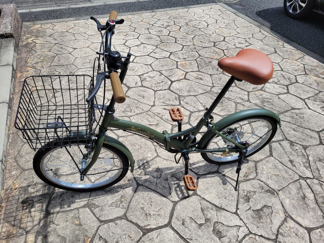折りたたみ自転車　前面バスケット付き　20インチ　ノーパンクタイヤ