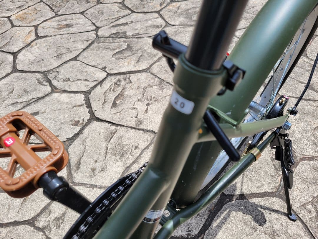 折りたたみ自転車　前面バスケット付き　20インチ　ノーパンクタイヤ