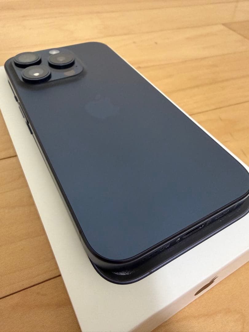 Apple iPhone15Pro 256GB ブラックチタニウム(ほぼ新品)