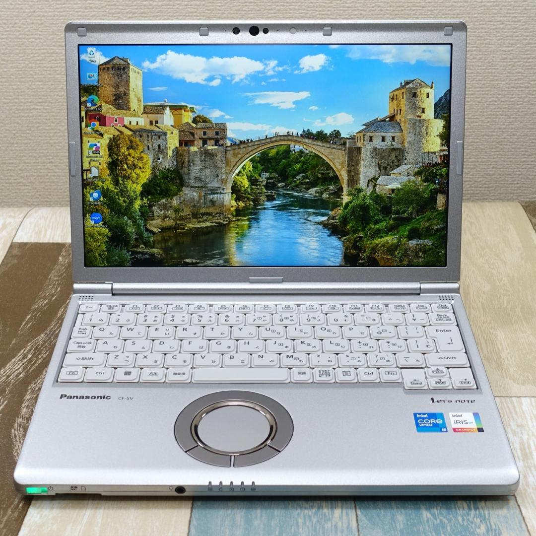 累積使用時間僅少で極美品の軽量モバイル✨１１世代コアｉ５に超高速新品ＳＳＤ１ＴＢ