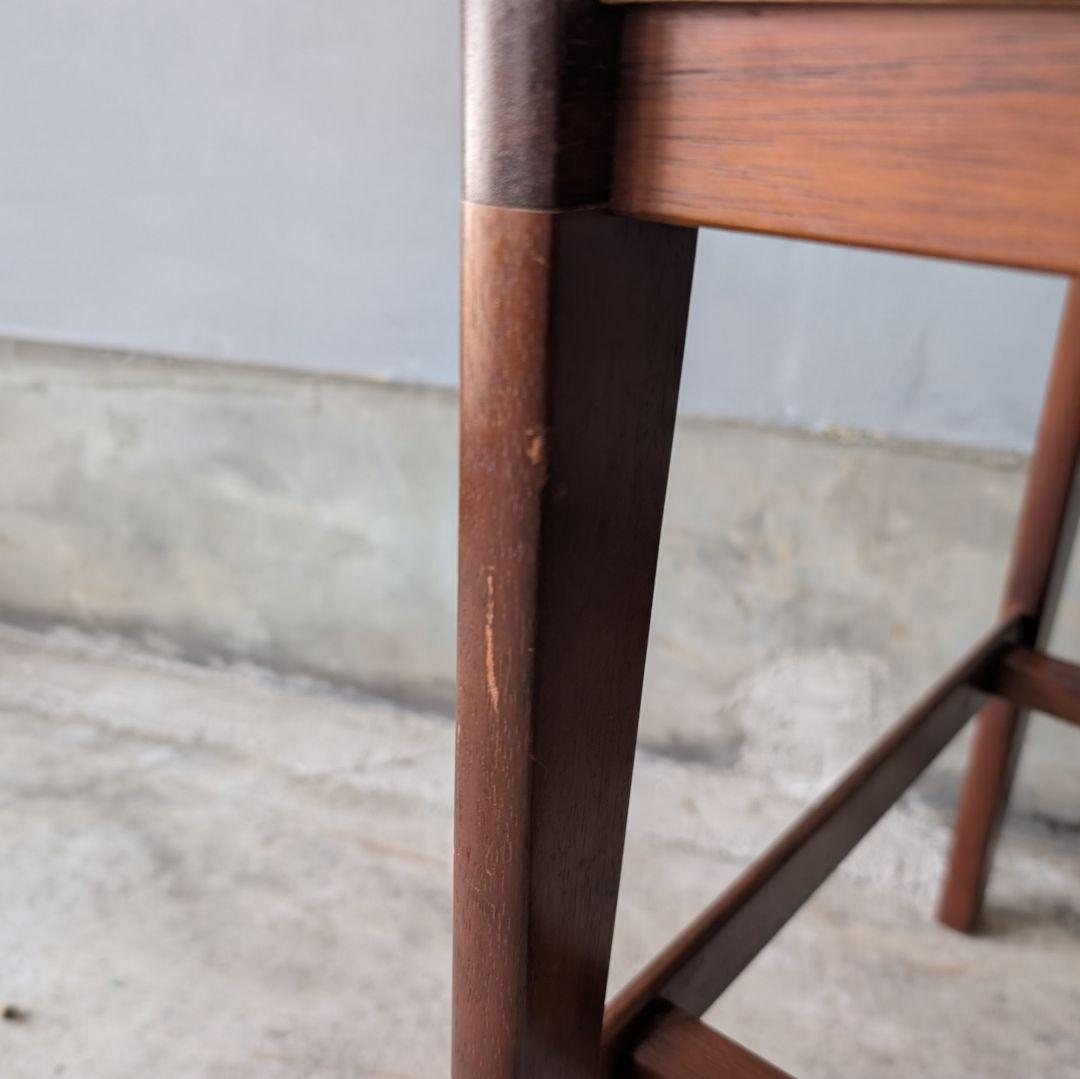 【古家具】カリモク 白い天板 ウォルナット色のカフェテーブルA　サイドテーブル