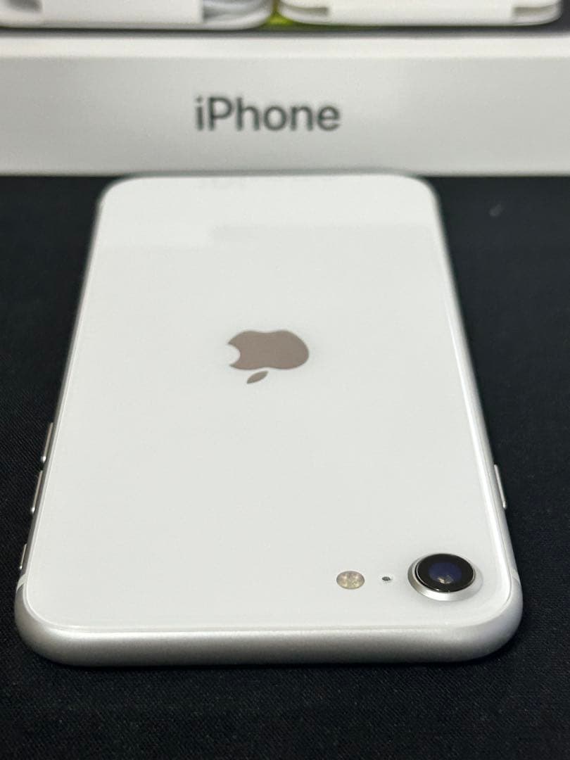 ち*る様 【きれい!!】✴︎SIMフリー Apple iPhoneSE2 64G