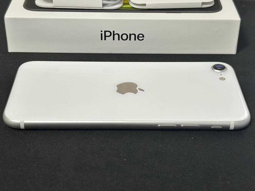 ち*る様 【きれい!!】✴︎SIMフリー Apple iPhoneSE2 64G