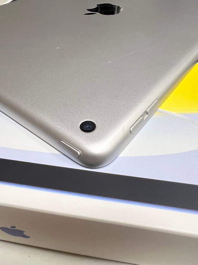 iPad (第8世代) 32GB MYLA 2J/A