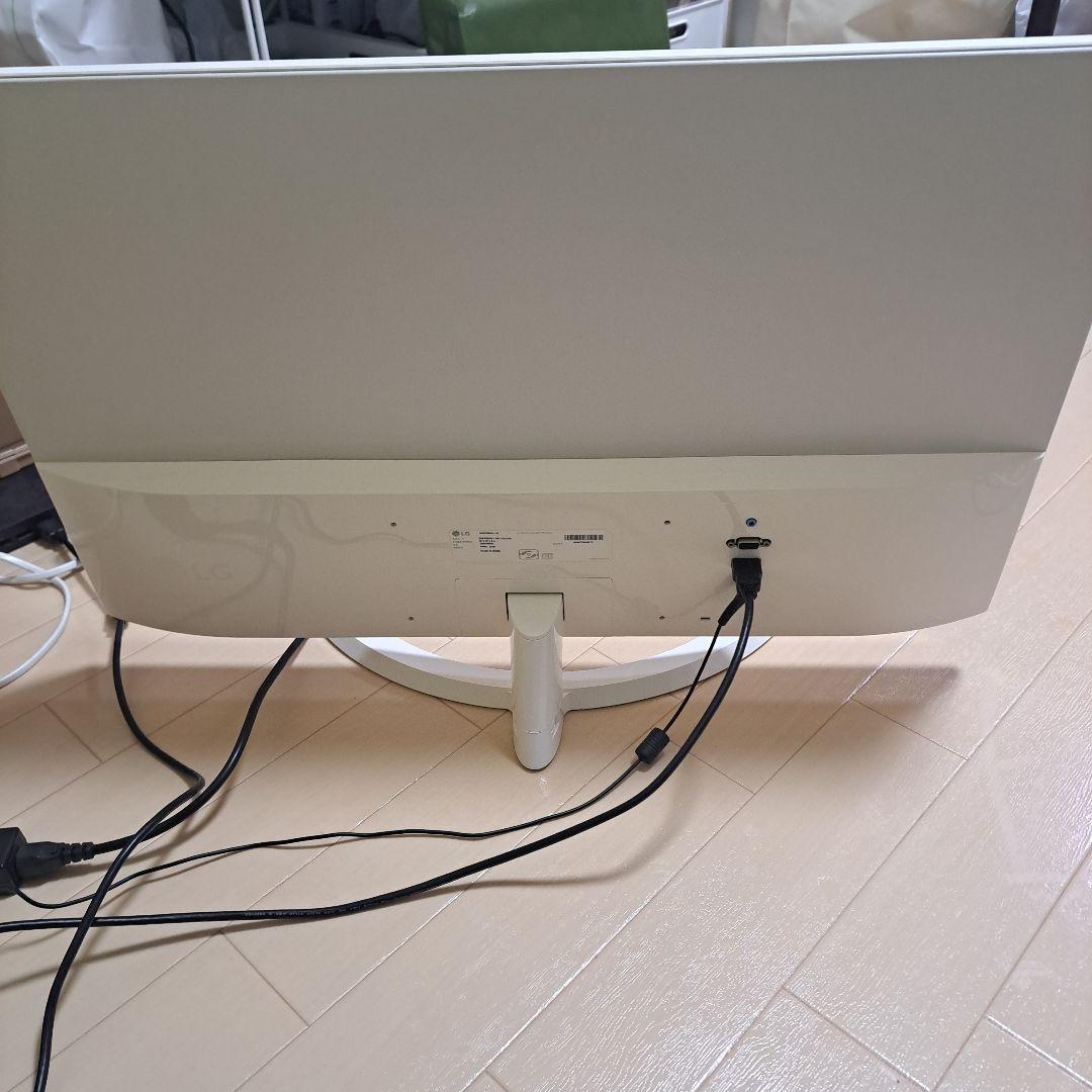 美品～普通!LG モニター 32MP58HQ-W ホワイト 大画面
