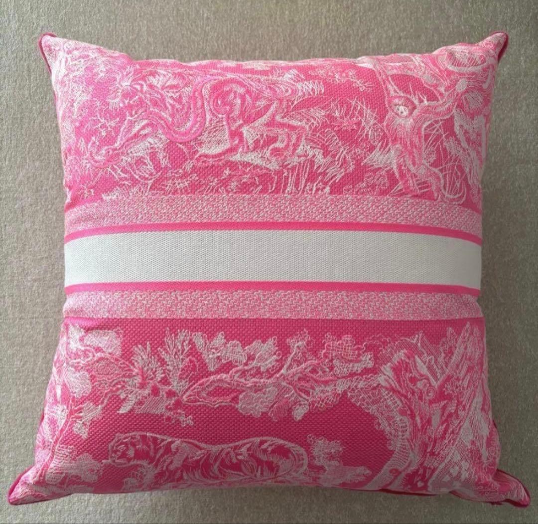 Christian dior ショッキング　ピンク　クッション