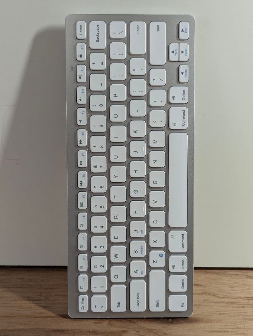 iPad (A16)本体(充電ケーブルなし)　+周辺機器