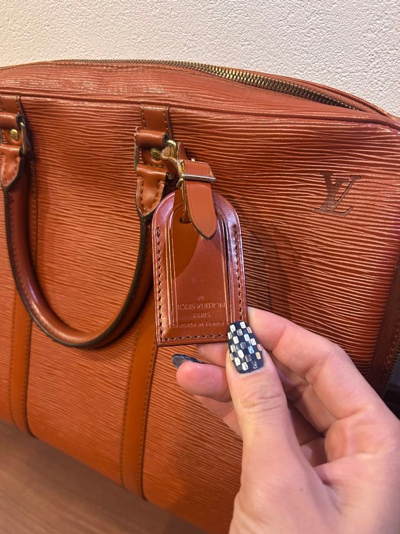 ルイ ヴィトン エピ ポルトドキュマン ヴォワヤージュ