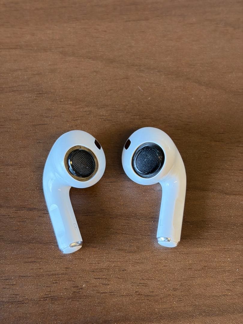 【美品】AirPods pro本体 第2世代　充電ケーブル付