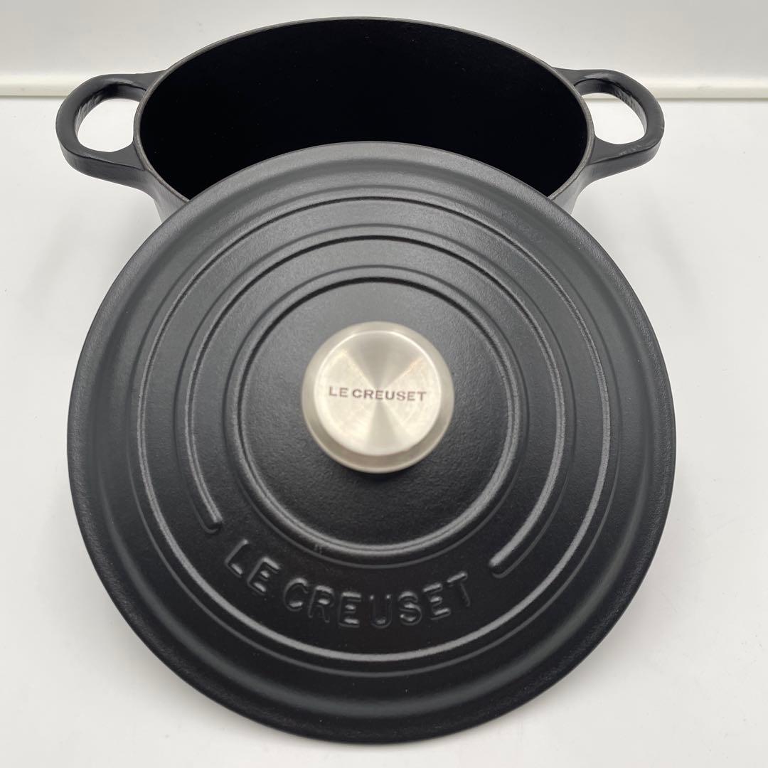 未使用　ルクルーゼ ココット ロンド　20cm マットブラック　シルバーツマミ