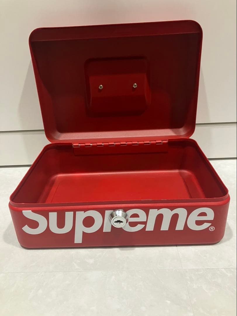 Supreme レッド金庫 鍵付き