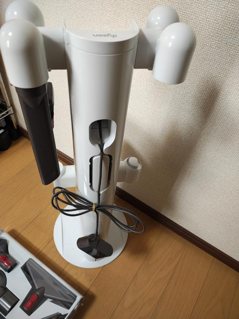ダイソン★掃除機★V10★ＳV12★純正バッテリー新品と大差なし★スタンド付き