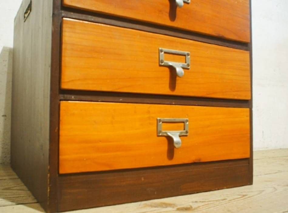 1057 ヴィンテージ　ネームプレート取手の小引き出し　収納棚　チェスト レトロ