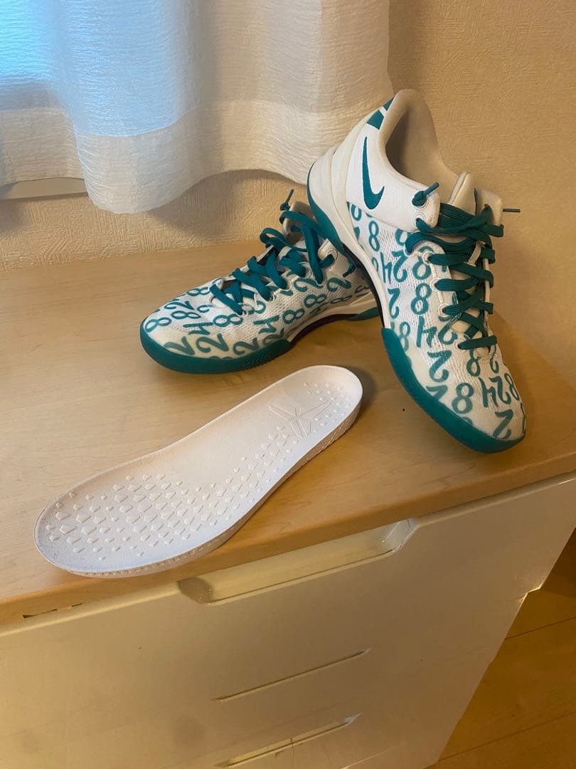 Nike Kobe シューズ ホワイト/ターコイズ