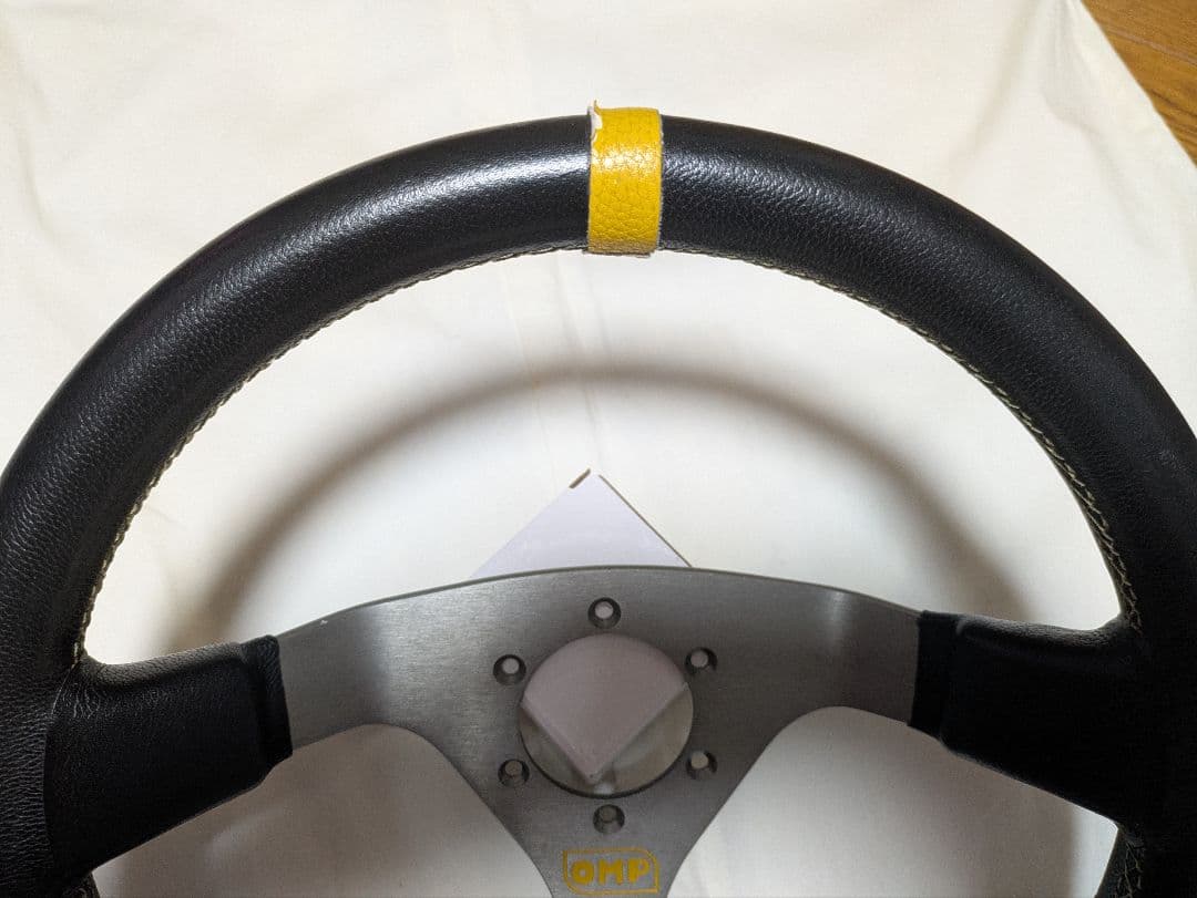 正規品 OMP ディープハンドル 35パイ ステアリング momo nardi