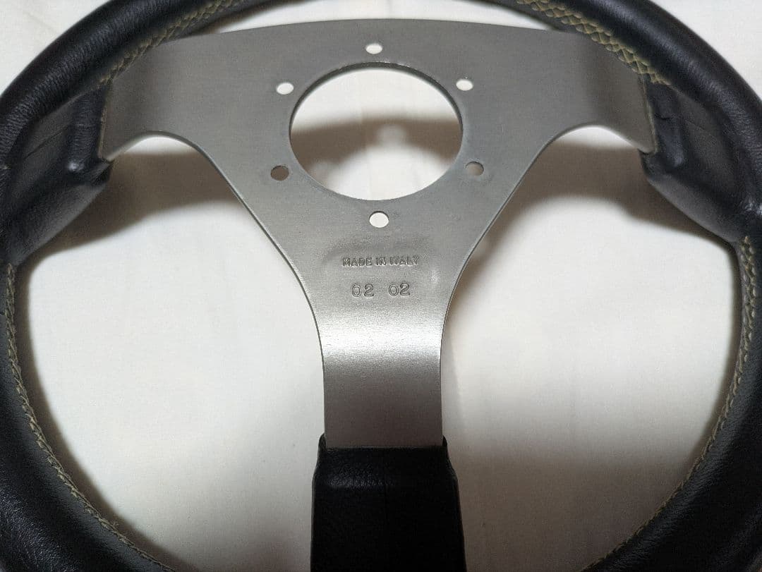 正規品 OMP ディープハンドル 35パイ ステアリング momo nardi