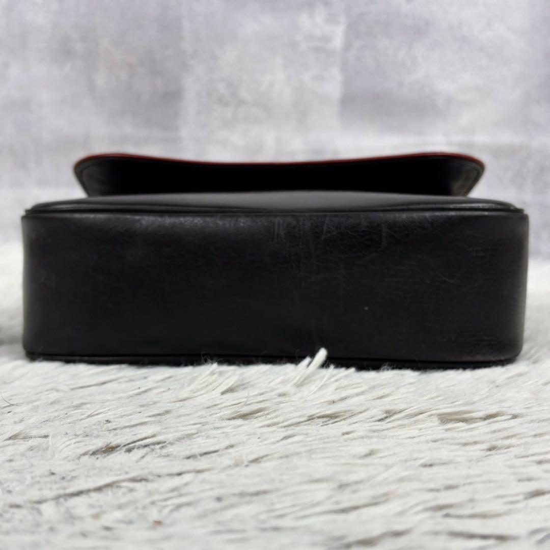 美品 イヴサンローラン レザー ショルダーバッグ フラップ ロゴ型押し ブラック