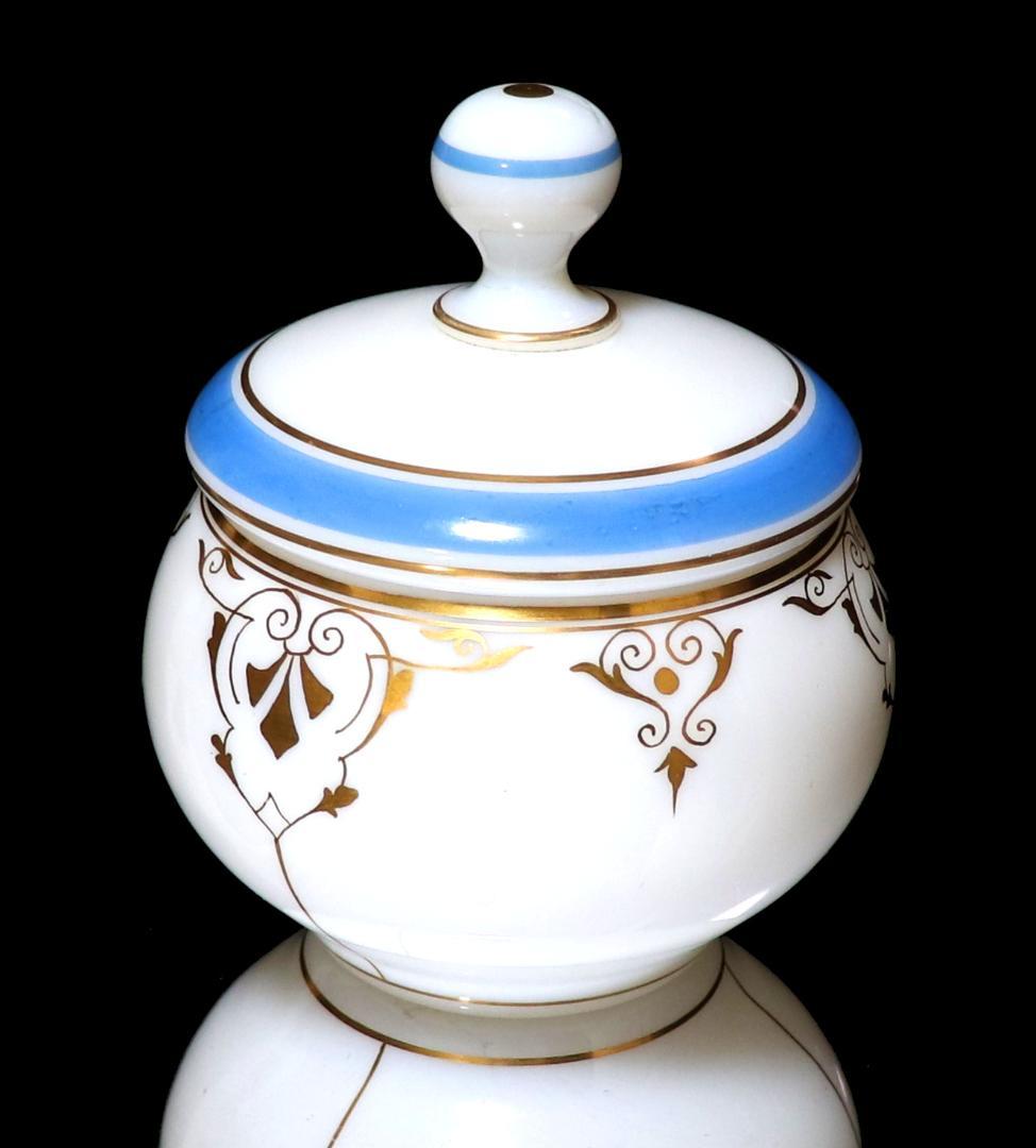 オールド・バカラ 激レア 純白オパーリンクリスタル製金彩エナメル彩蓋物 小物入れ