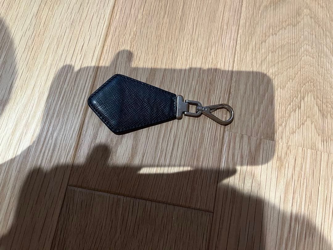 PRADA ブラックレザー キーホルダー　プラダ