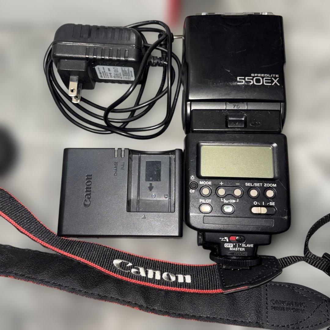 Canon EOS Kiss X10 本体と付属品