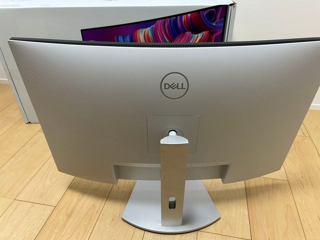 DELL 31.5インチ 4K 曲面モニター