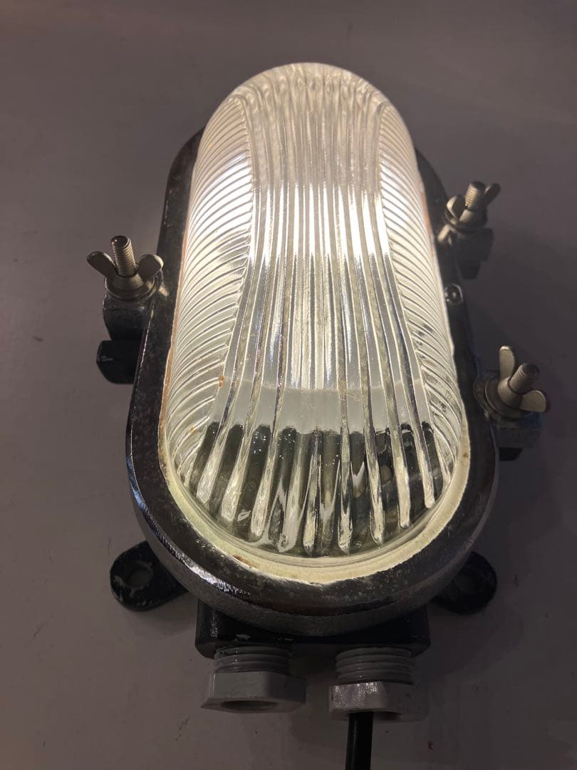 インダストリアル　ウォールランプ