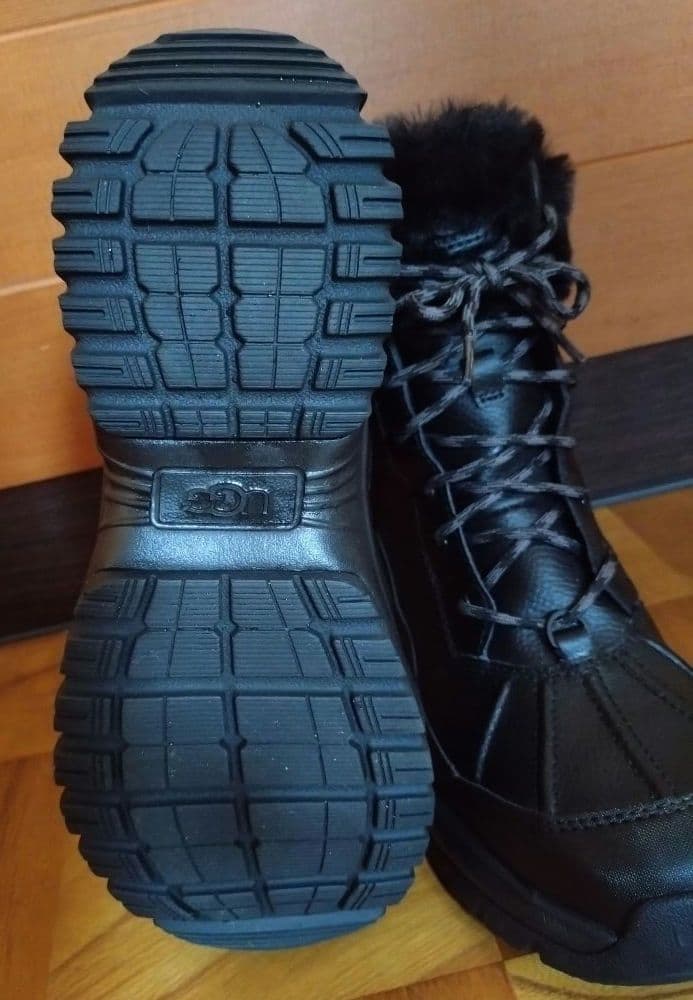 UGG ブーツ　YOSE FLUFF 24cm