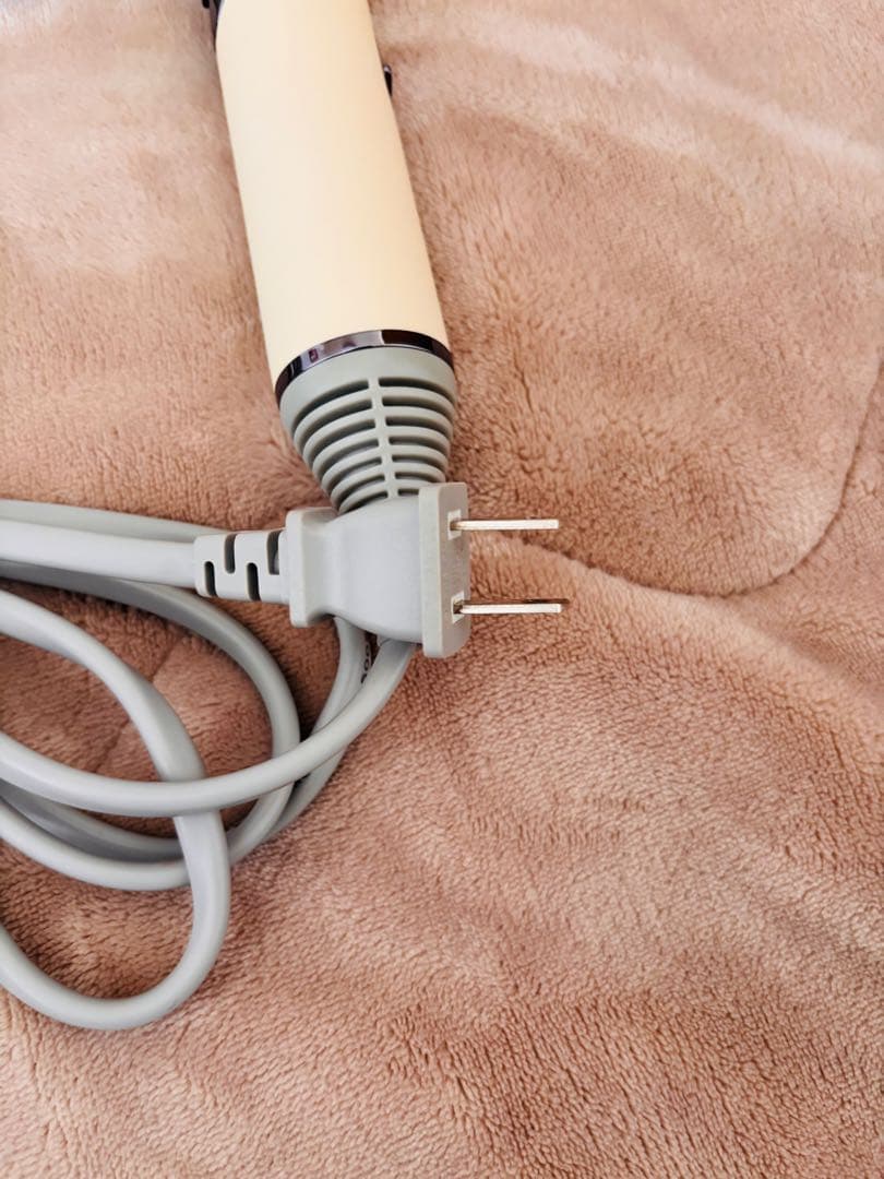 値下げ不可　絹女　KINUJO ヘアドライヤー KH301