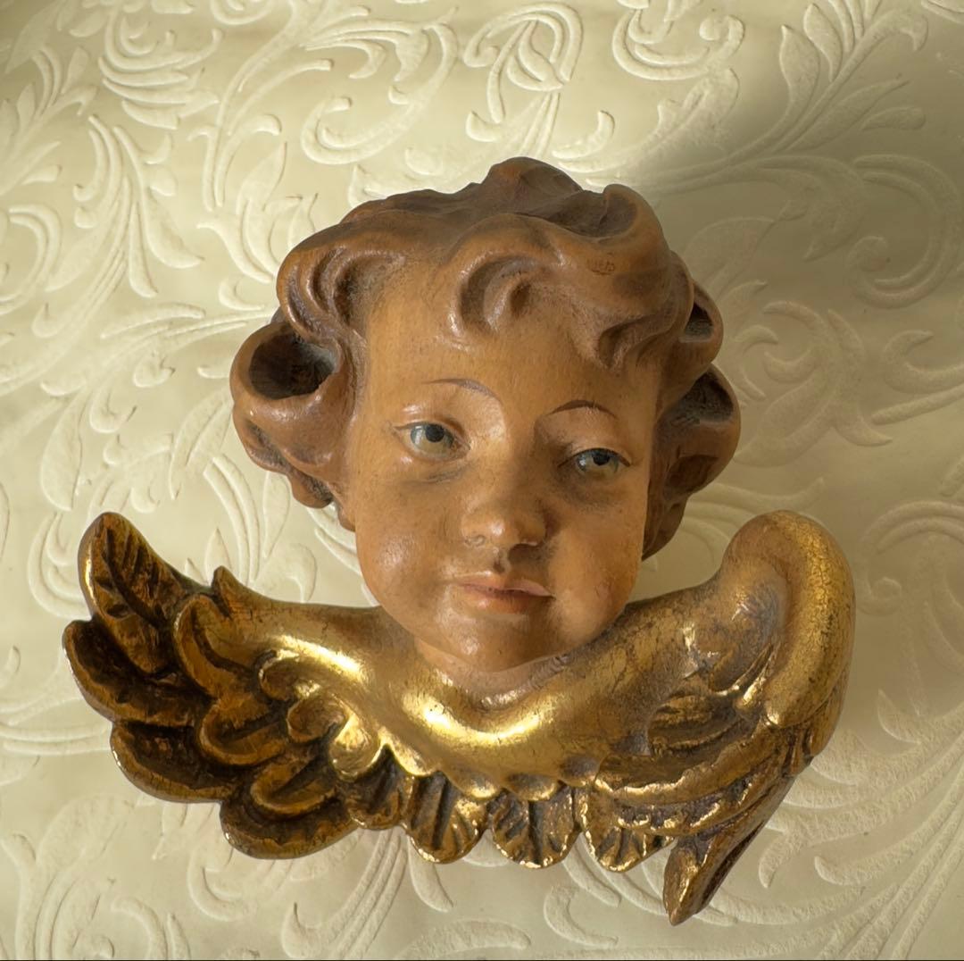 天使セラフィムの彫刻