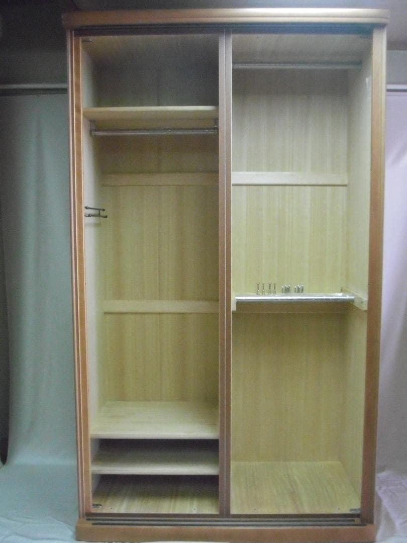 「新古品」ワードロープ・正面サクラ無垢材