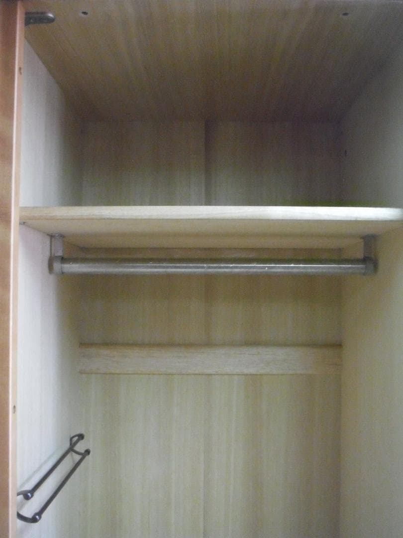 「新古品」ワードロープ・正面サクラ無垢材