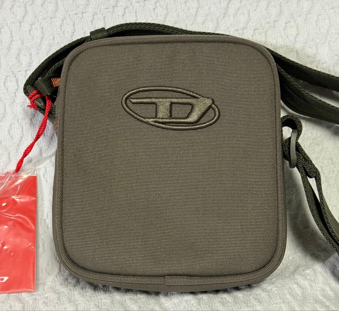 新品タグ付　DIESEL ショルダーバッグ カメラバッグ　カーキグリーン