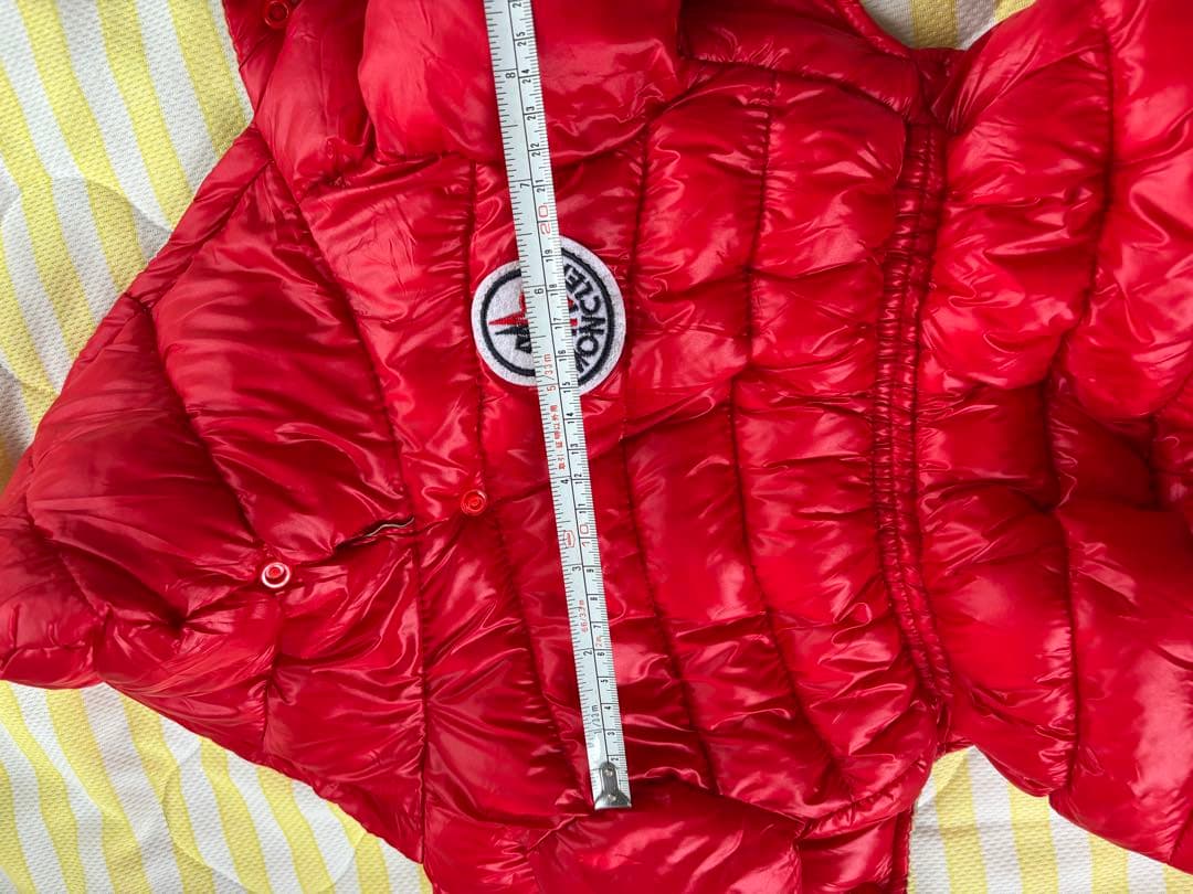 MO-NCLER 犬用ダウンジャケット　赤