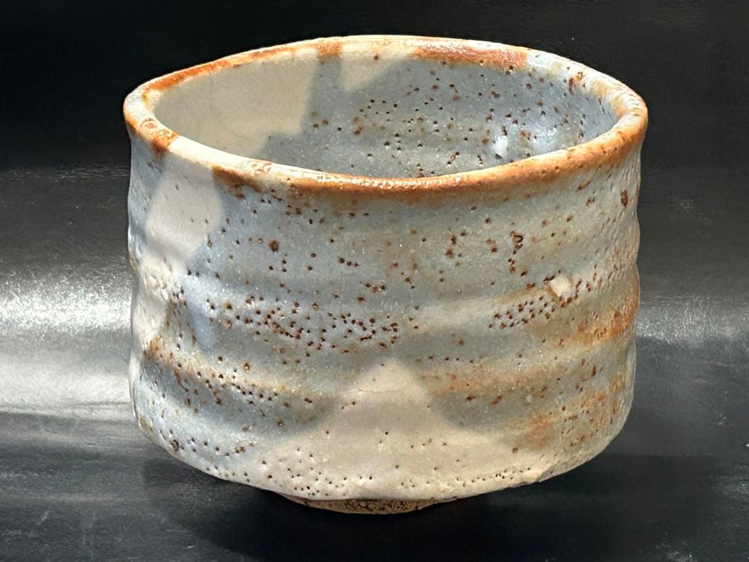 美しい古美術◾️蔵から美しい雪富士の見事な抹茶茶碗が出て来ました。