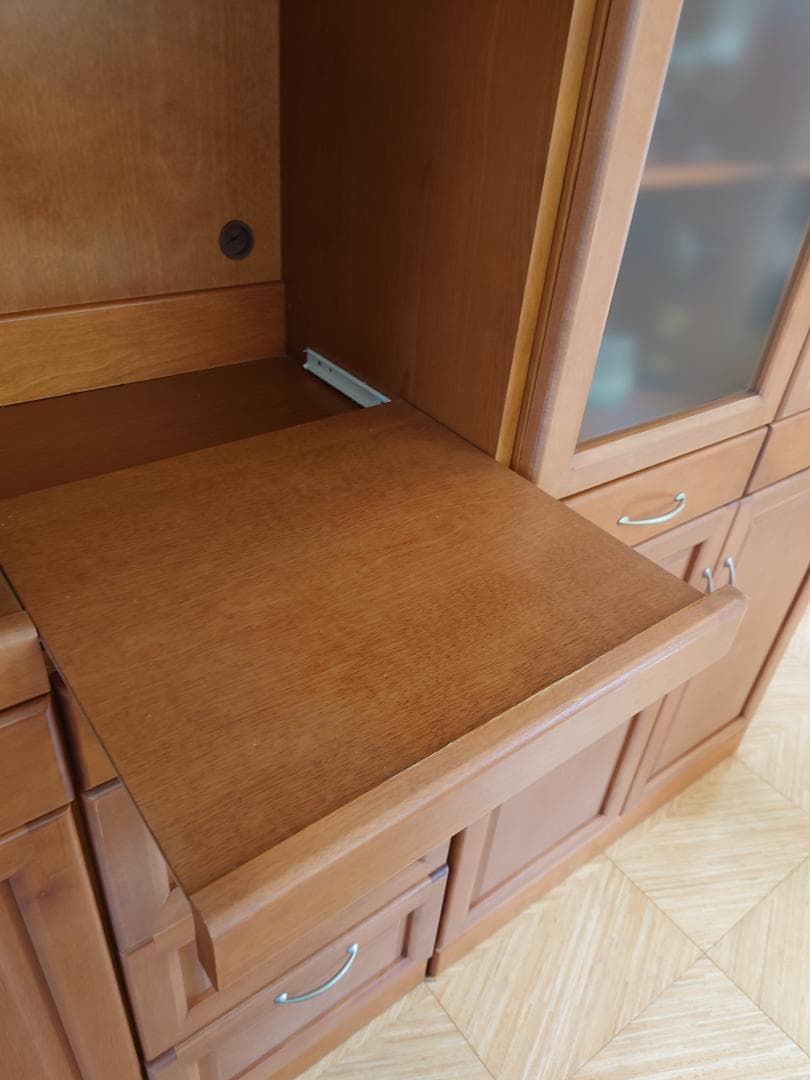 木製食器棚・キッチンボート・カップボード（左側）