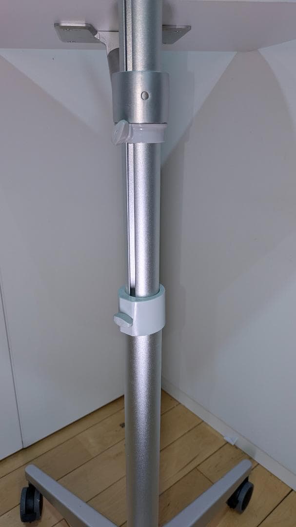 モニタースタンド （床置き・キャスター付）シルバー