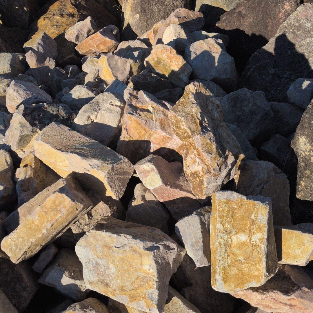 新潟産　桜石　300キロ　庭石　鑑賞石 石　石材　割栗石　庭　ガーデニング